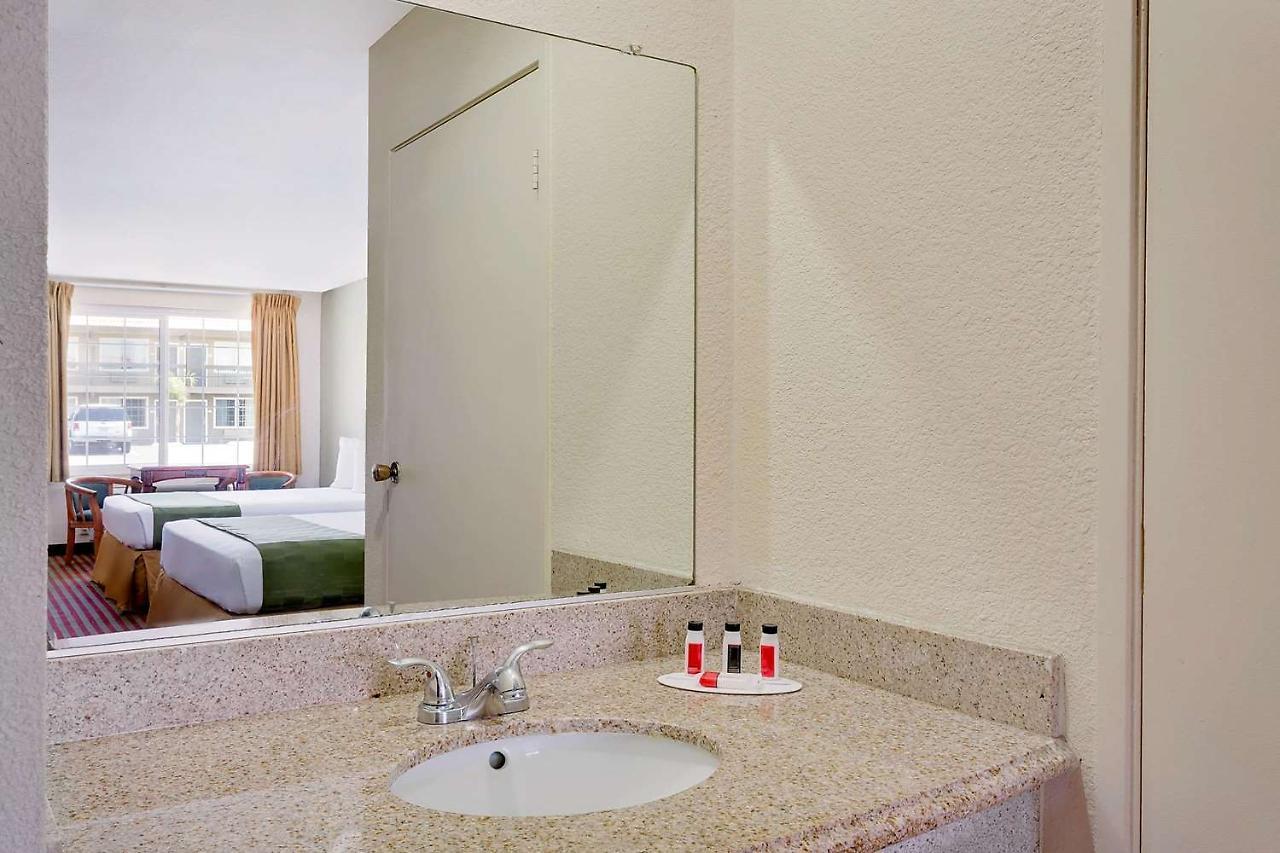 Travelodge By Wyndham El Centro Bagian luar foto